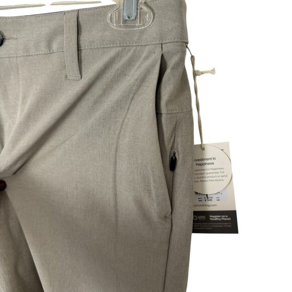 Vuori NEW Aim Shorts Khaki Men's 32 Performance Athletic Athleisure Preppy Golf - Picture 3 of 13